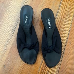 SOLD 🌹Vaneli mesh kitten heels